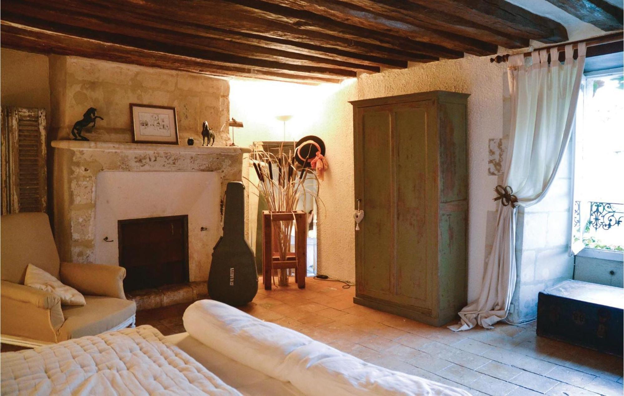 Cozy Home In Gennes With Kitchen 외부 사진
